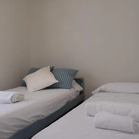 Apartment Victoria's Modern And Cosy 2 Bedroom