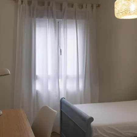 Victoria's Modern And Cosy 2 Bedroom Apartment