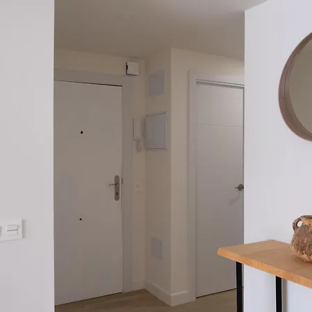 Victoria's Modern And Cosy 2 Bedroom Apartment