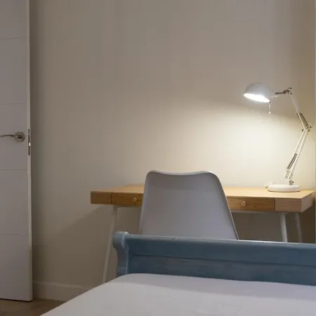 Victoria's Modern And Cosy 2 Bedroom Apartment *