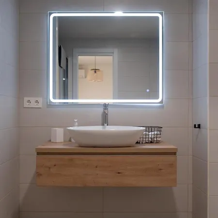 Victoria's Modern And Cosy 2 Bedroom *