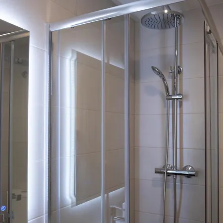Victoria's Modern And Cosy 2 Bedroom Malaga