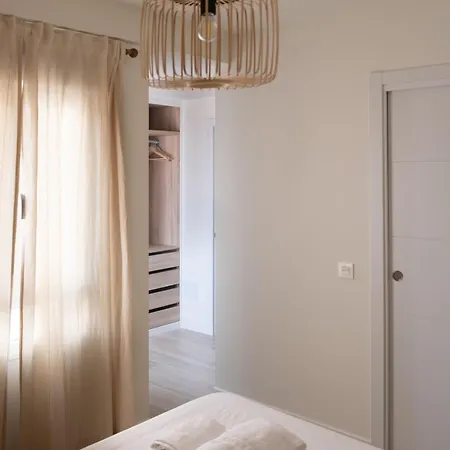 Victoria's Modern And Cosy 2 Bedroom